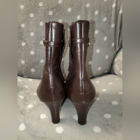 Gently loved Nine West high heeled ankle boots, with accent buckle - Picture 4 of 15